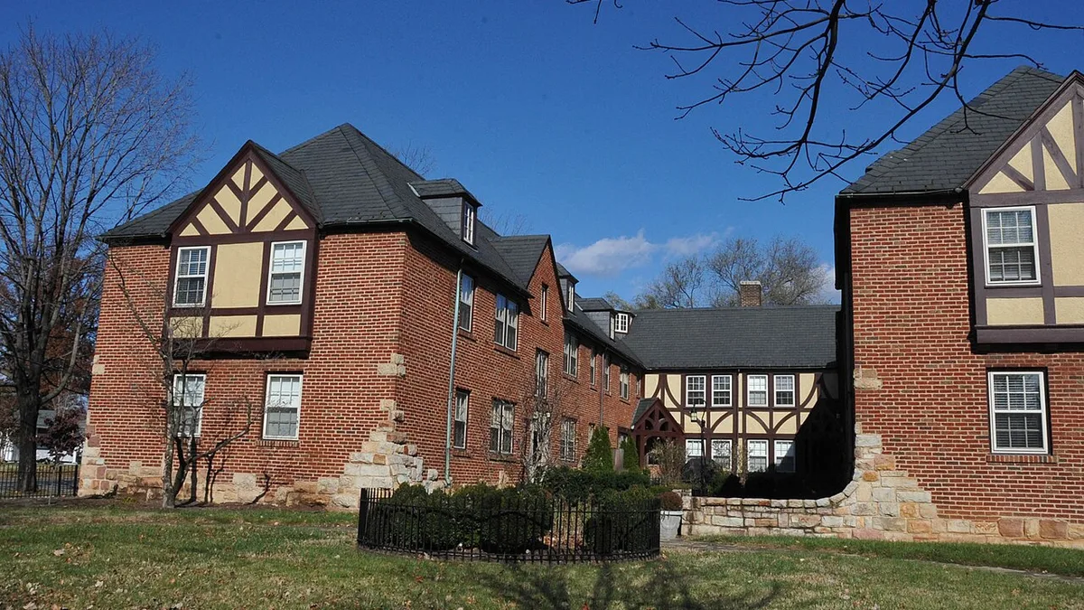 A historic apartment building on Windsor Avenue in Roanoke, Virginia