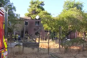 Apartment-Fire-in-Orosi-35-Displaced-a-Community-Rises