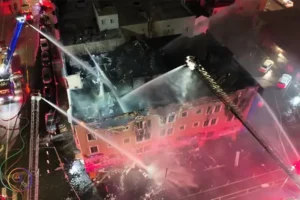 Oakland-Apartment-Fire-Erupts-in-Unoccupied-Building